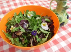 Summer garden salad - with edible flowers!